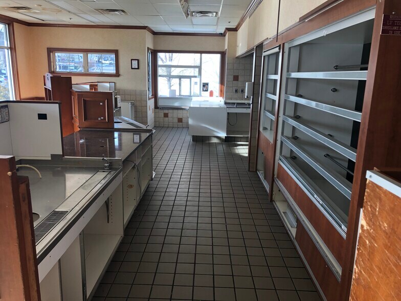 More Photos Of 711 Front St, Woonsocket Fast Food For Lease