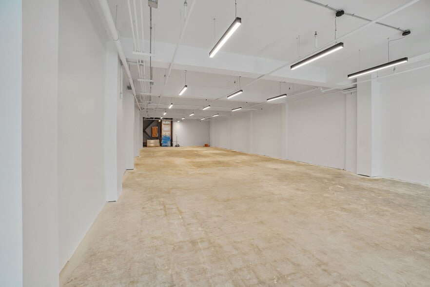 More Photos Of 7472-7480 Rue Saint-Hubert, Montréal Storefront Retail Office For Sale