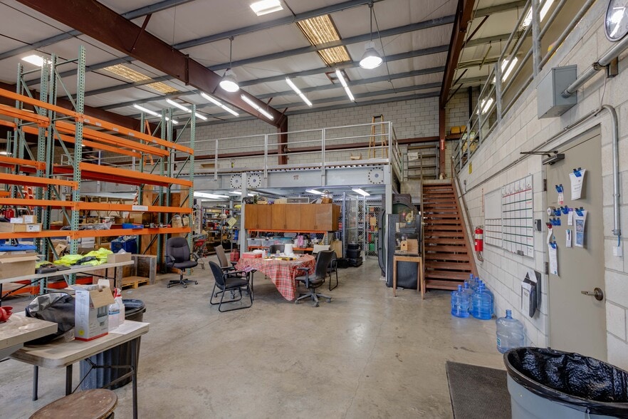 More Photos Of 99-1392 Koaha Pl, Honolulu Warehouse For Sale