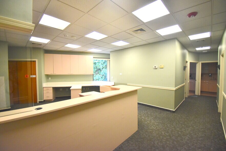 More Photos Of 120 New York Ave, Huntington Medical For Sale