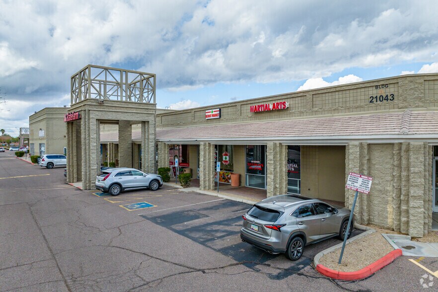 More Photos Of 21043 N Cave Creek Rd, Phoenix Storefront For Lease