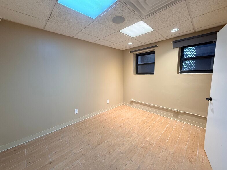 More Photos Of 30 Main St, Port Washington Storefront For Lease