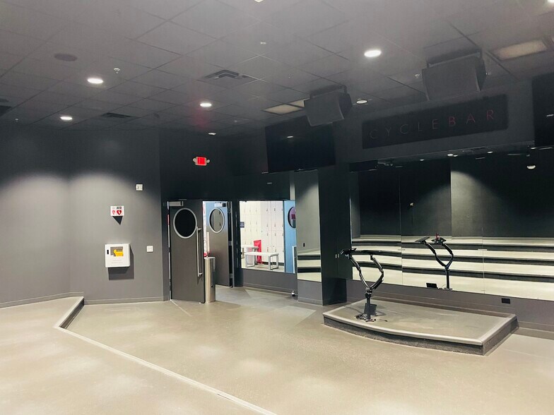 More Photos Of 8305 W Sunset Blvd, West Hollywood Office For Lease