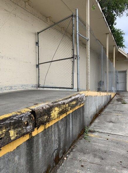 More Photos Of 335 N Wycoff Ave, Bremerton Distribution For Lease