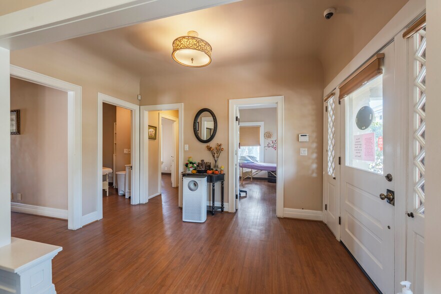 More Photos Of 146 E Walnut Ave, Monrovia Medical For Sale