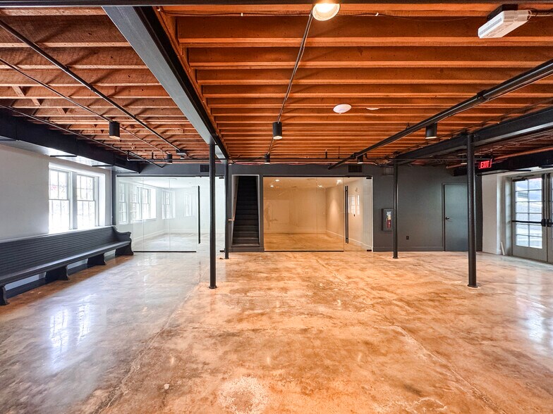 More Photos Of 1881 Howell Mill Rd NW, Atlanta Office For Lease