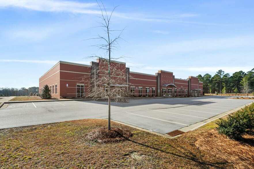 More Photos Of 2810 Procurement Cir, Fayetteville Flex For Lease