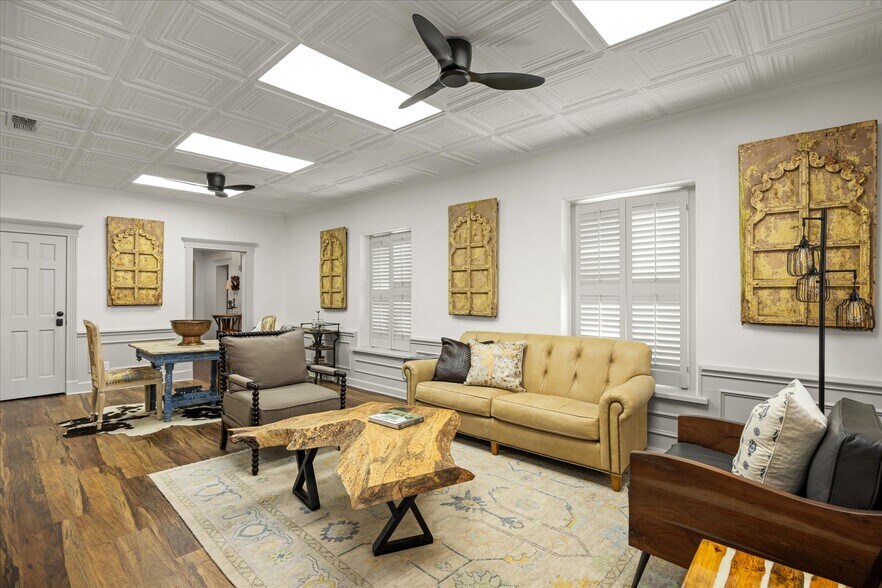 More Photos Of 111 S Houston St, Granbury Loft Creative Space For Sale