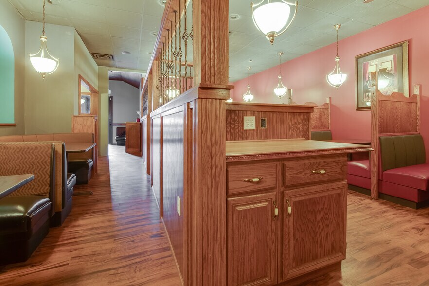 More Photos Of 227-229 S Washington Sq, Lansing Storefront Retail Office For Sale