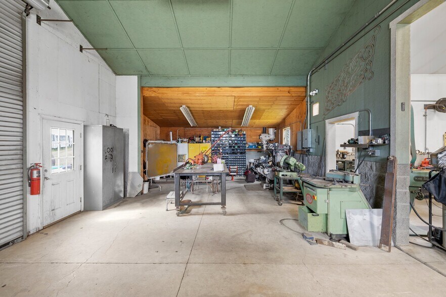 More Photos Of 802 E Vilas Rd, Medford Light Manufacturing For Sale