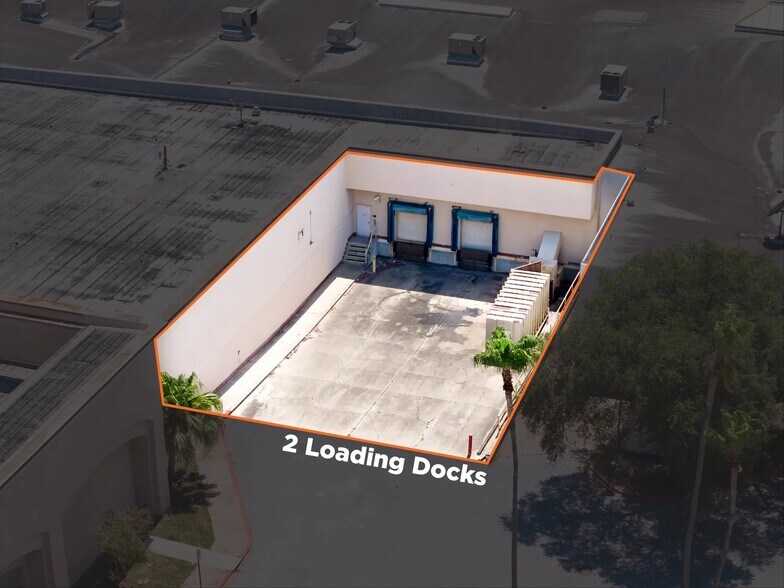 More Photos Of 2000 S Expressway 83, Harlingen Department Store For Lease