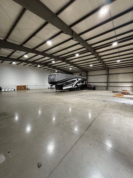 More Photos Of 2785 Klondike Rd, West Lafayette Showroom For Lease