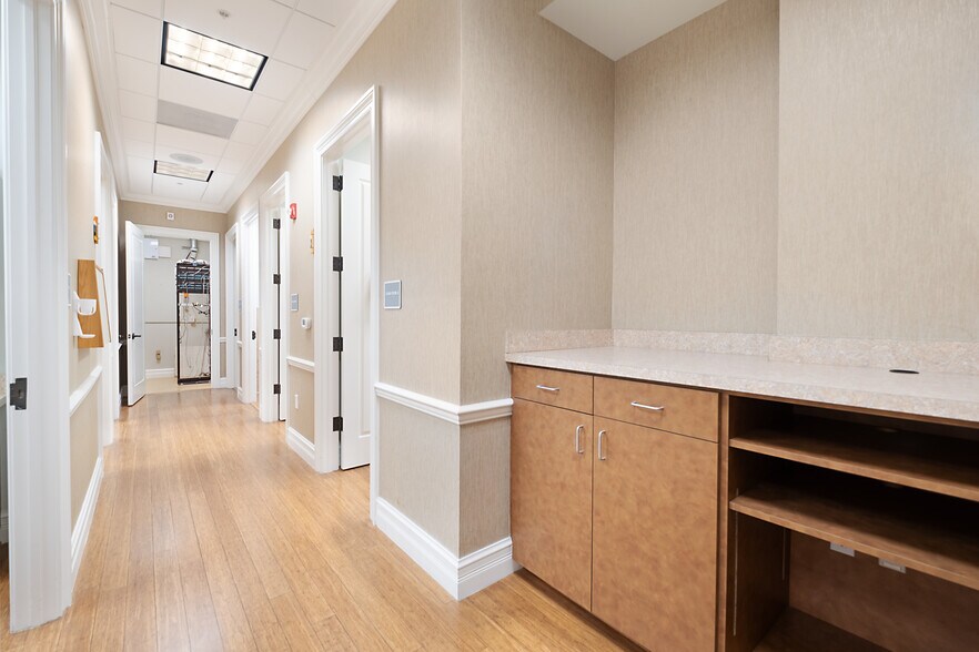 More Photos Of 3021 N Airport Pulling Rd, Naples Office For Sale