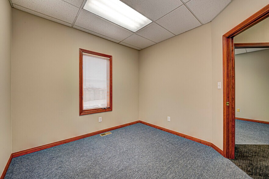 More Photos Of 4582 Northwest Plaza West Dr, Zionsville Office For Lease