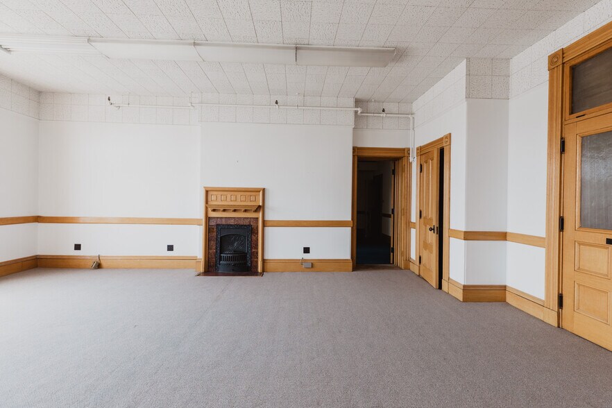 More Photos Of 74 Hammond St, Bangor Medical For Sale