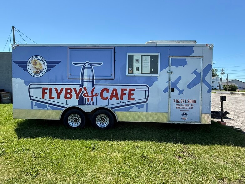 Primary Photo Of 2026 Lockport Rd, Niagara Falls Restaurant For Lease