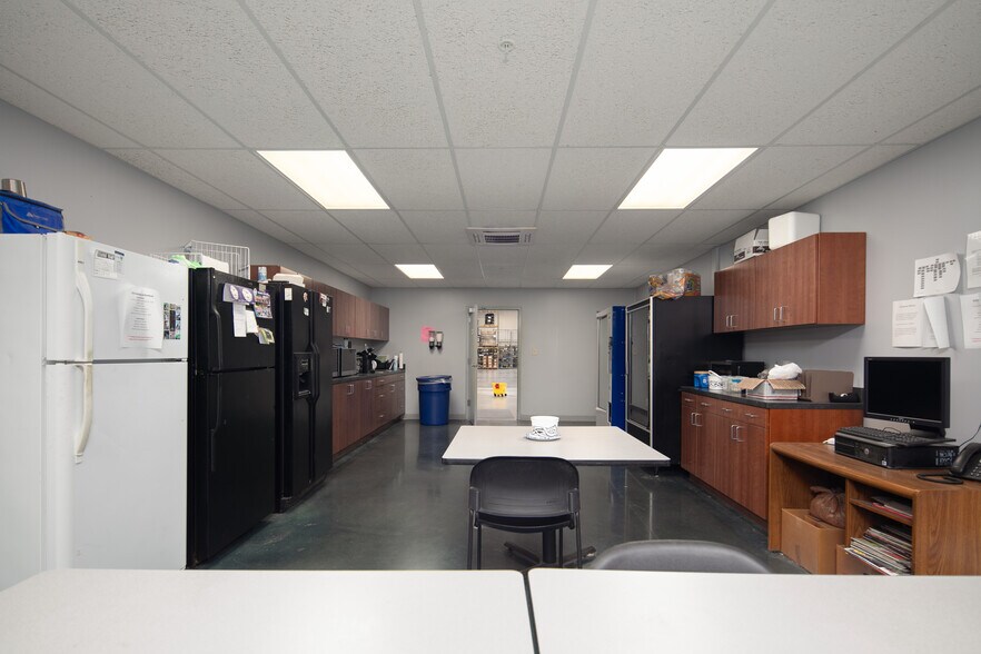 More Photos Of 1805 Fortune Dr, Winchester Warehouse For Sale