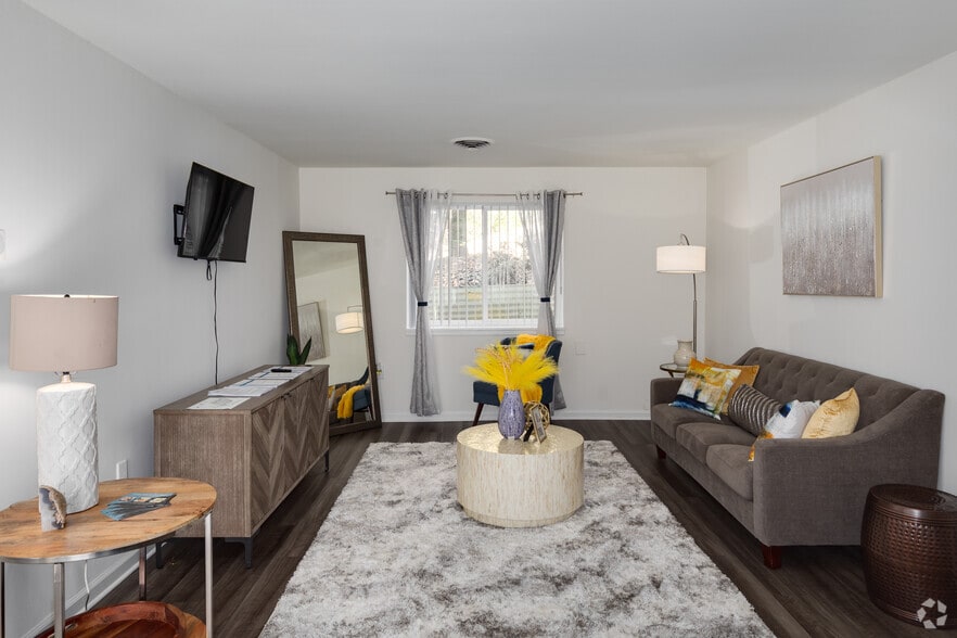 More Photos Of 5400 Livingston Ter, Oxon Hill Apartments For Sale