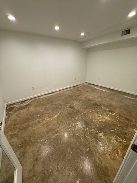 More Photos Of 6 Airline St, Belmont Freestanding For Lease