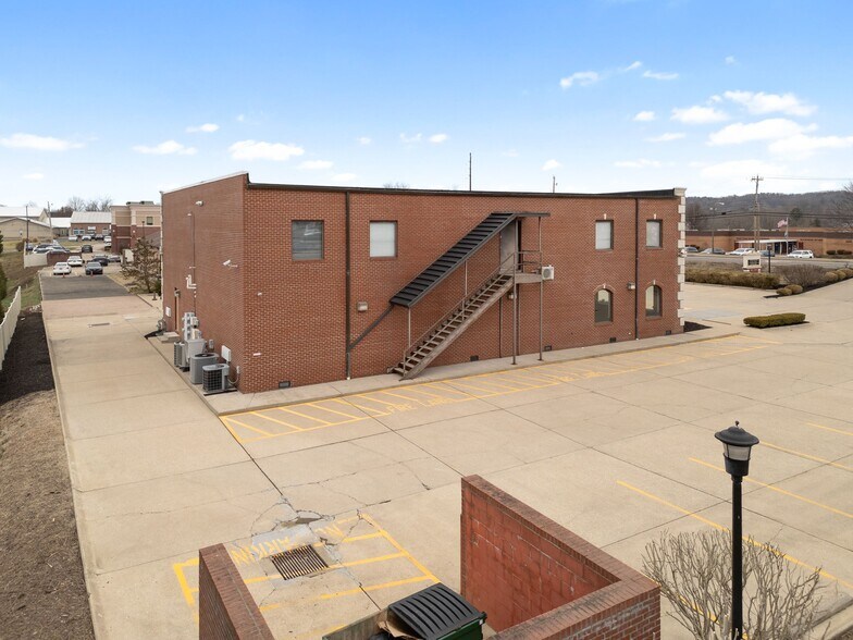 More Photos Of 3661-3669 Teays Valley Rd, Hurricane Medical For Lease