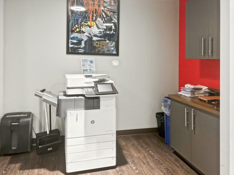 More Photos Of 1111 Boul Dr-Frederik-Philips, Montréal Coworking Space