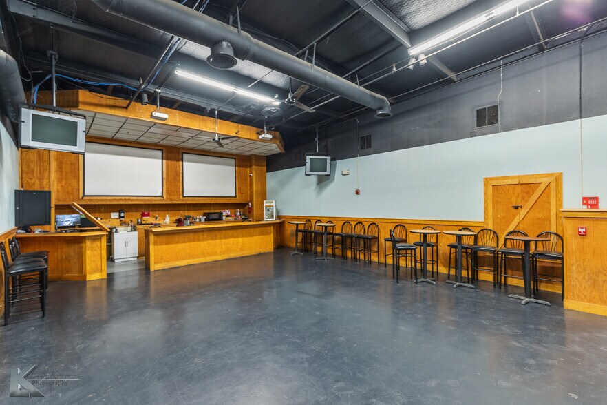 More Photos Of 550 E South 11Th St, Abilene Restaurant For Sale