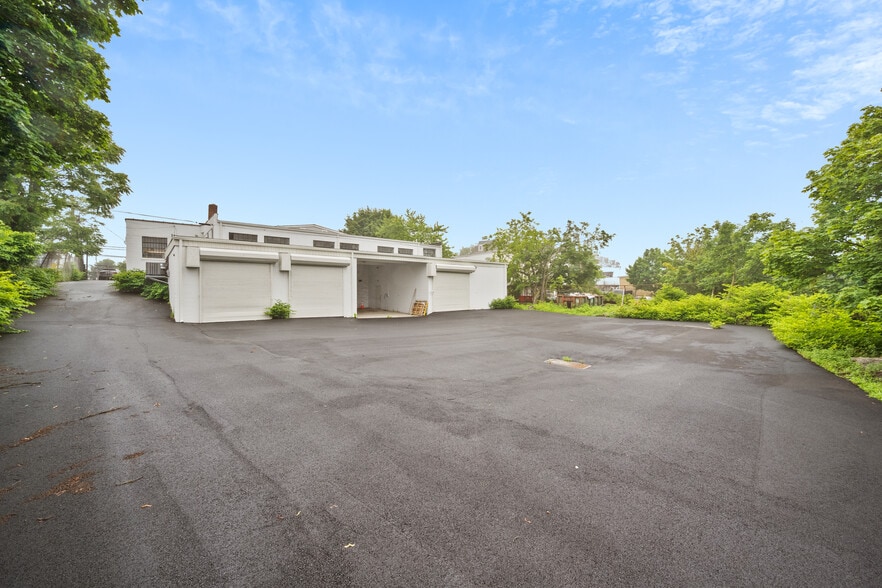 More Photos Of 212-216 Main St, New Rochelle Freestanding For Lease