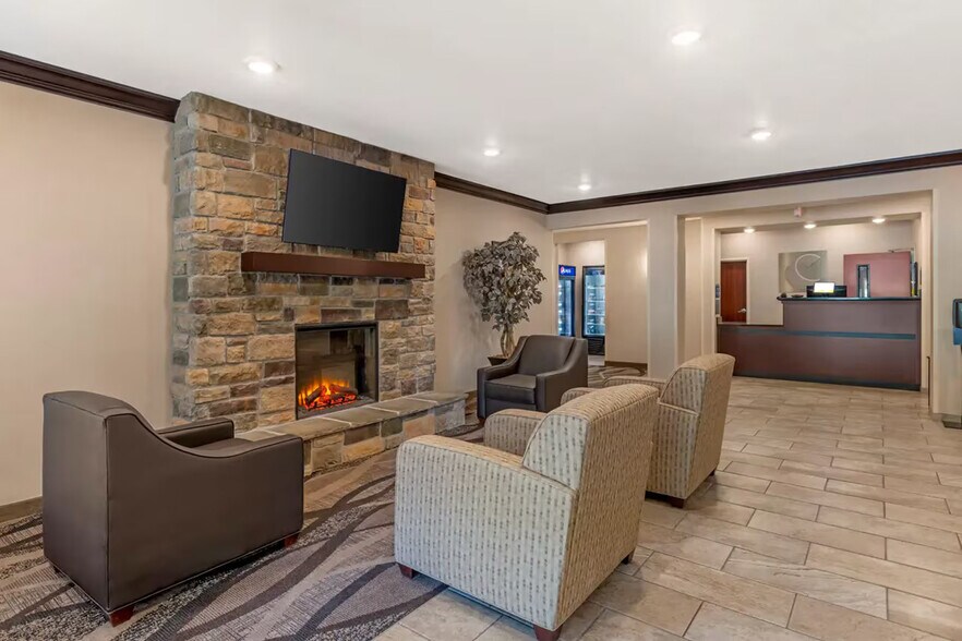 More Photos Of 215 N Commercial St, Morgan Hotel For Sale