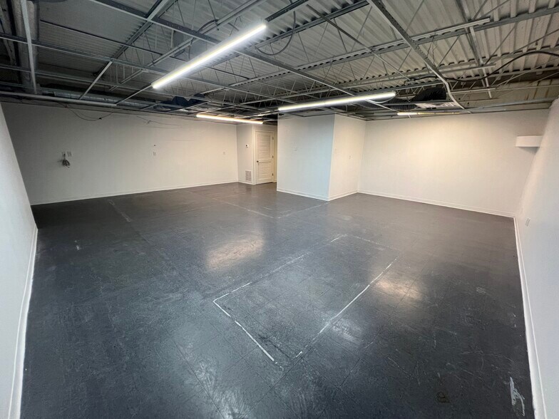 More Photos Of 1305 S Raccoon Rd, Youngstown Storefront Retail Office For Lease