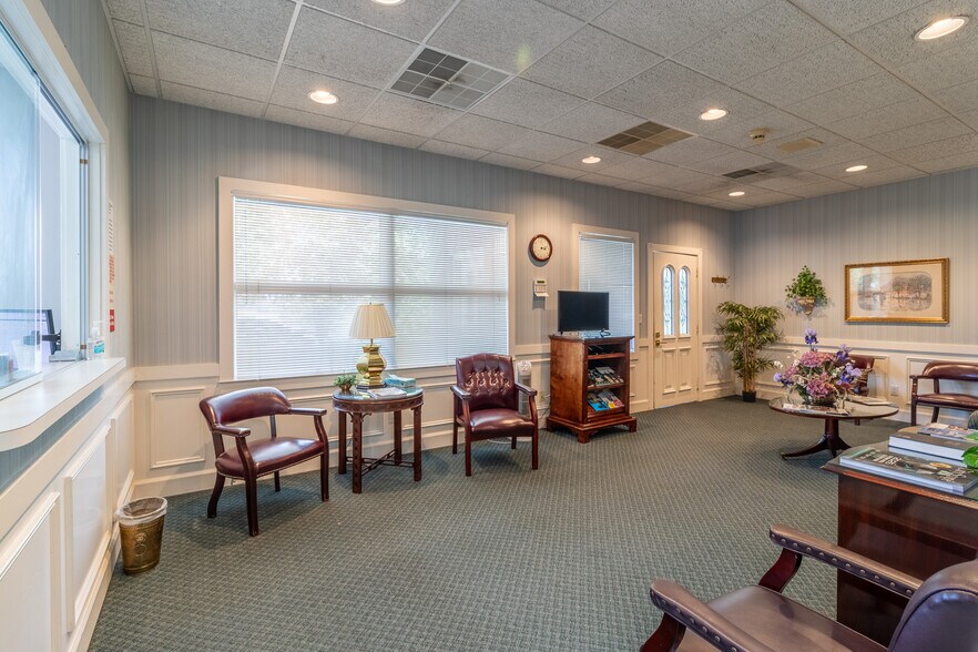 More Photos Of 1421 Ross Dr, Dalton Office For Sale