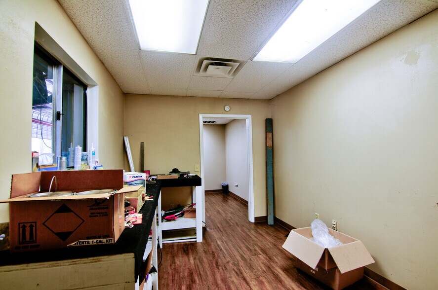 More Photos Of 9730 Shepard Hill Rd, Willis Warehouse For Sale