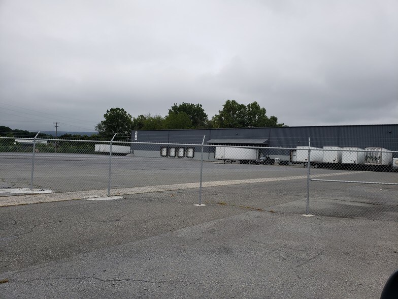 More Photos Of 280 Grand St, Hamburg Warehouse For Sale