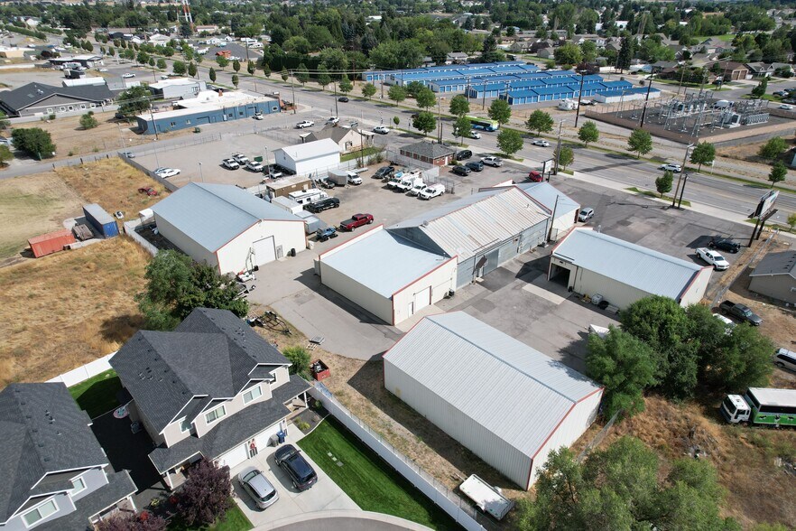 More Photos Of 17809 E Appleway Ave, Spokane Valley Showroom For Lease
