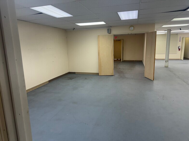 More Photos Of 1002 Manatee Ave, Bradenton Freestanding For Lease