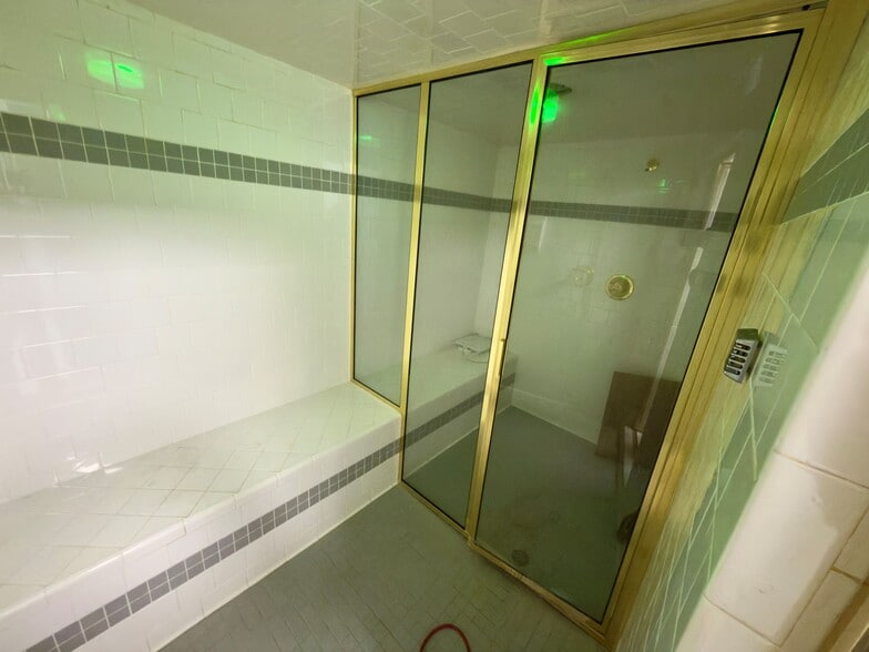 More Photos Of 3885 N Palafox Hwy, Pensacola Warehouse For Lease