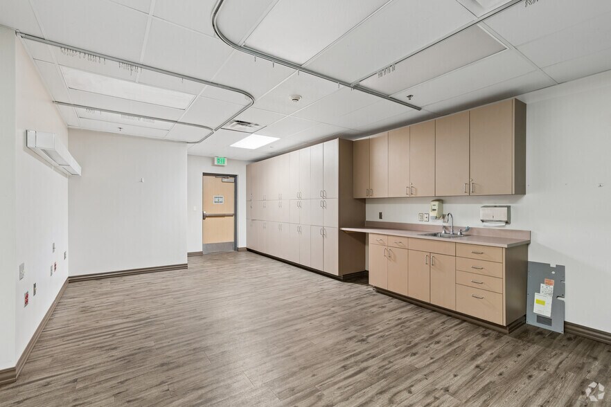More Photos Of 6036 N 19th Ave, Phoenix Medical For Sale