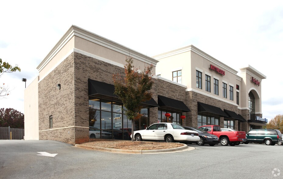 More Photos Of 4401 W Wendover Ave, Greensboro Freestanding For Lease