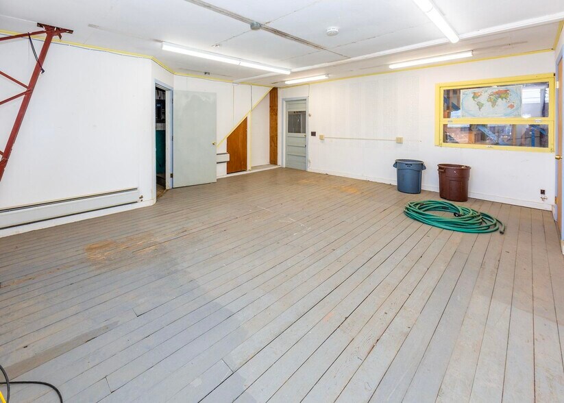 More Photos Of 109 Shore Rd, Southwest Harbor Flex For Sale