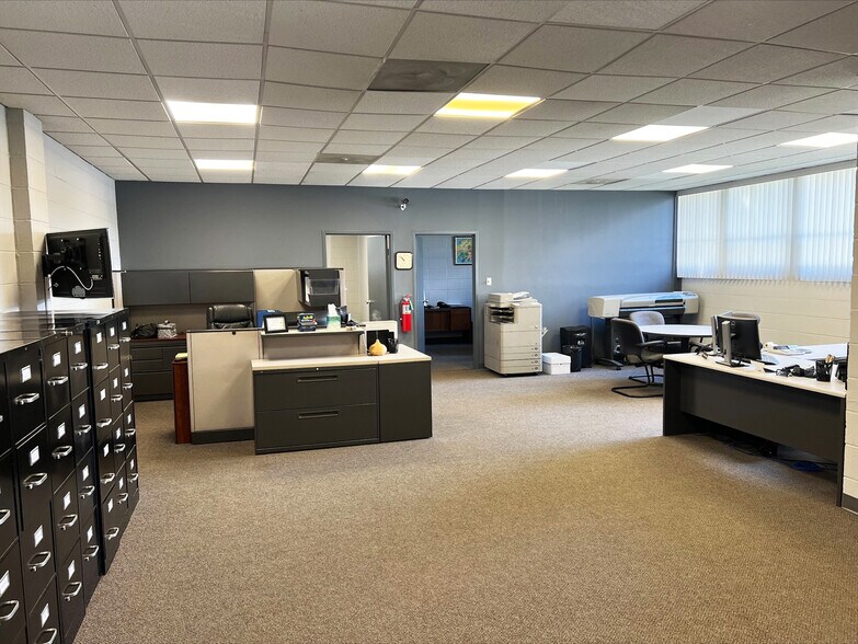 More Photos Of 2082 Estes Ave, Elk Grove Village Warehouse For Sale