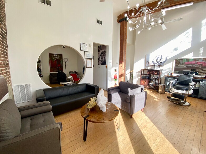 More Photos Of 107 S Front St, Memphis Office For Sale