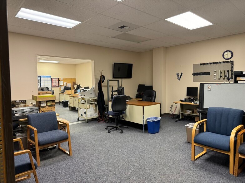 More Photos Of 151 Warehouse Dr, Soldotna Flex For Lease