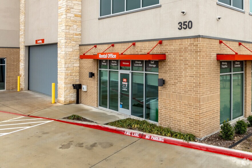 More Photos Of 350 E Buckingham Rd, Richardson Self Storage For Lease