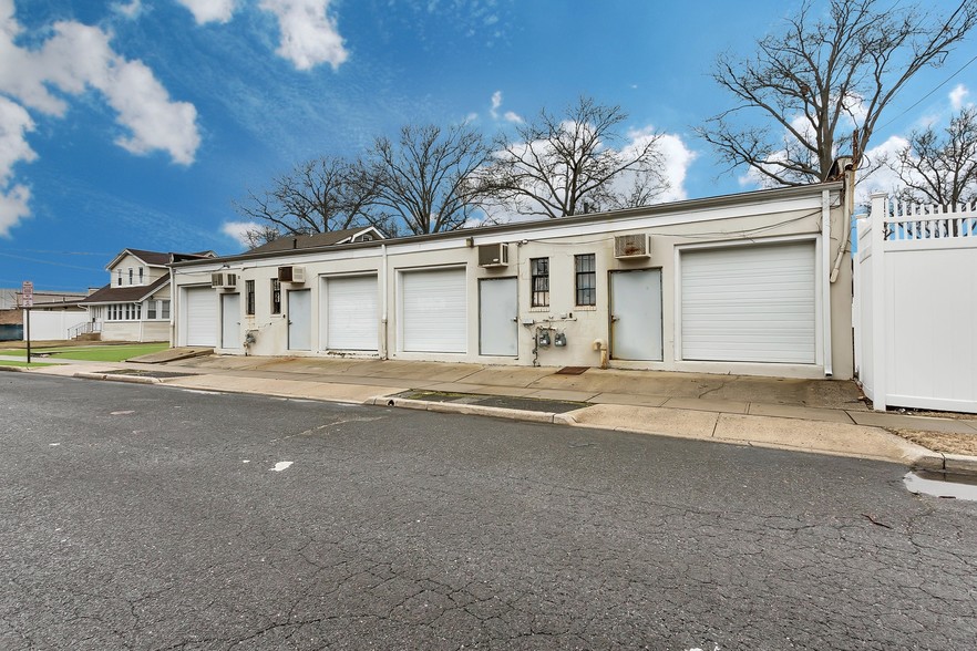 More Photos Of 351-357 W Sunrise Hwy, Freeport Storefront Retail Office For Lease