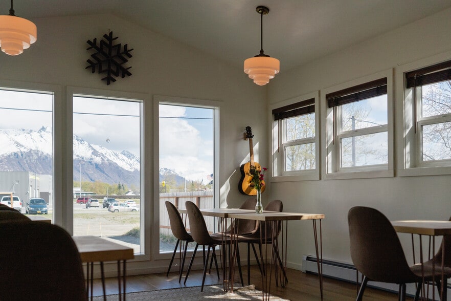 More Photos Of 927 S Cobb St, Palmer Restaurant For Sale