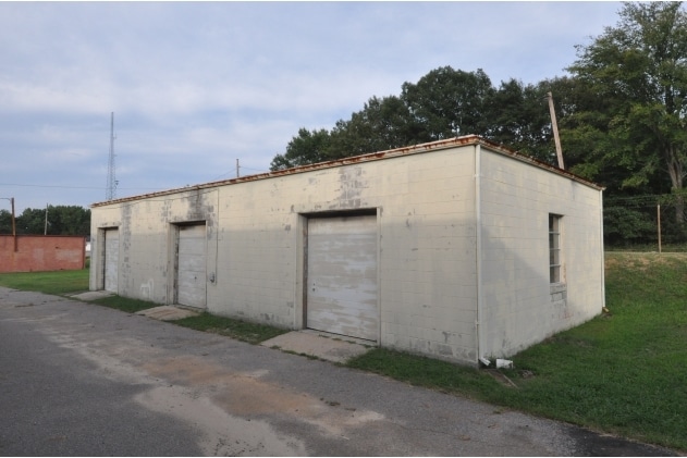 More Photos Of 756 S West St, Petersburg Warehouse For Lease