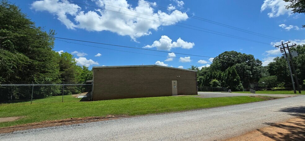 More Photos Of 994 Rhyne Rd, Clover Light Manufacturing For Sale