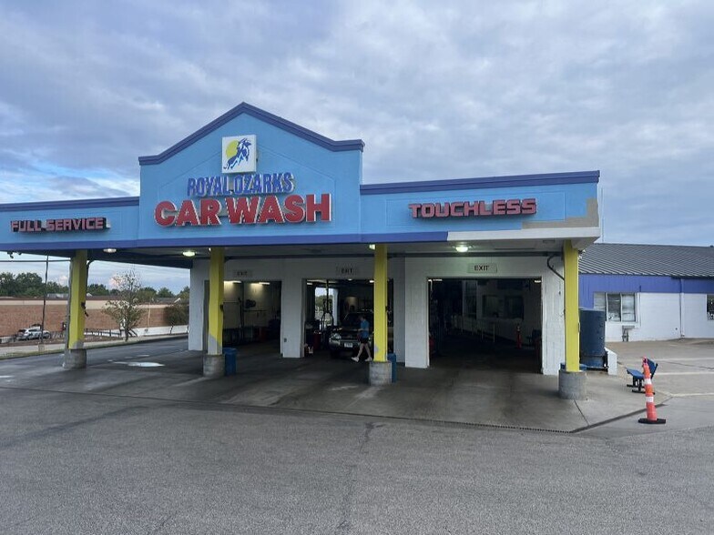 Primary Photo Of 1700 Ford Ln, Saint Charles Carwash For Sale