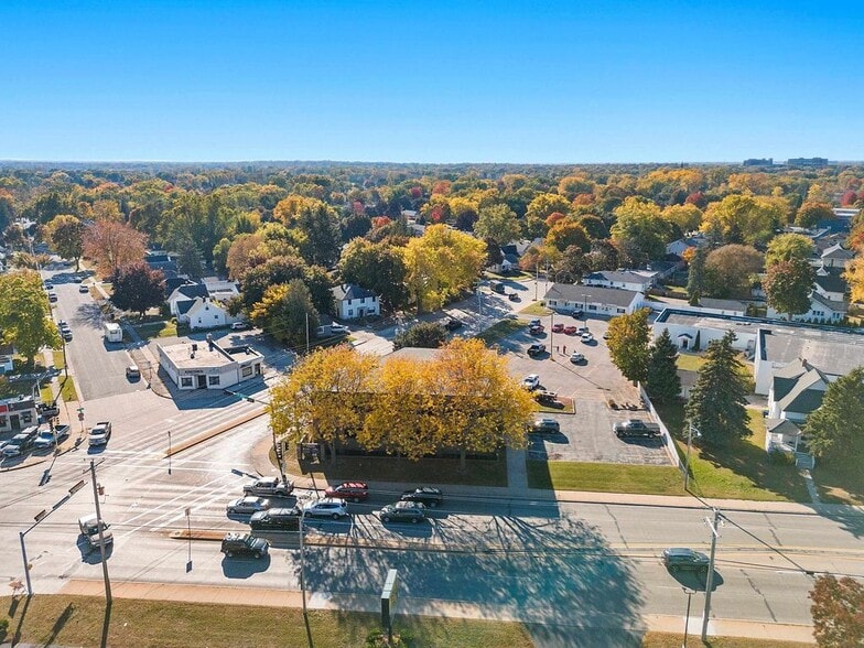 More Photos Of 1639 Deckner Ave, Green Bay Storefront For Lease
