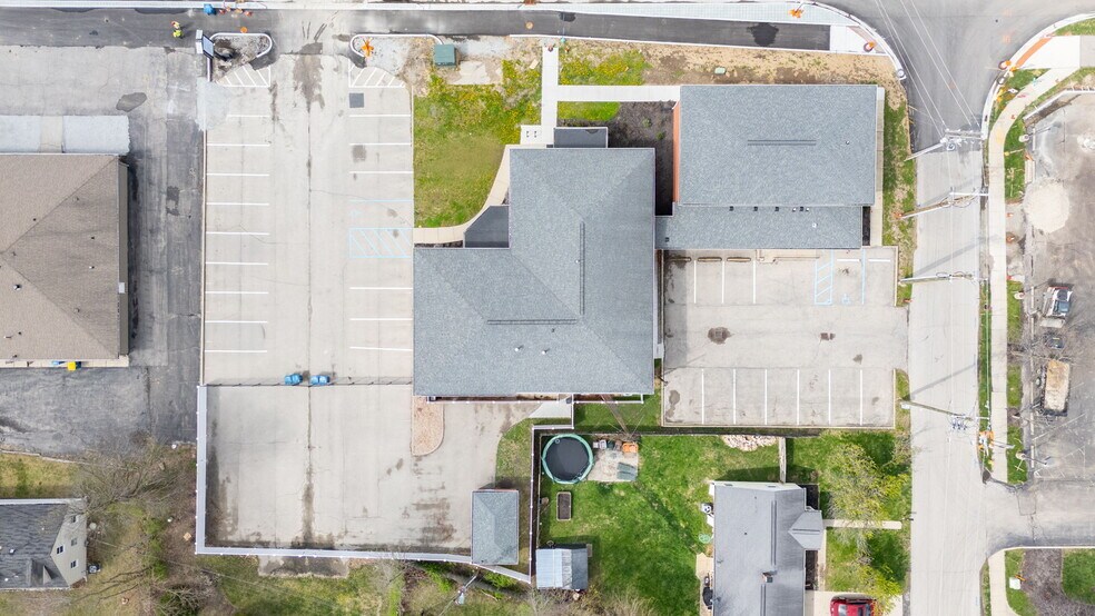 More Photos Of 10455-10499 N College Ave, Carmel Office For Sale