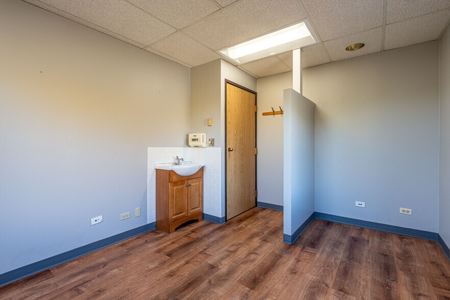 More Photos Of 9301 Golf Rd, Des Plaines Medical For Lease